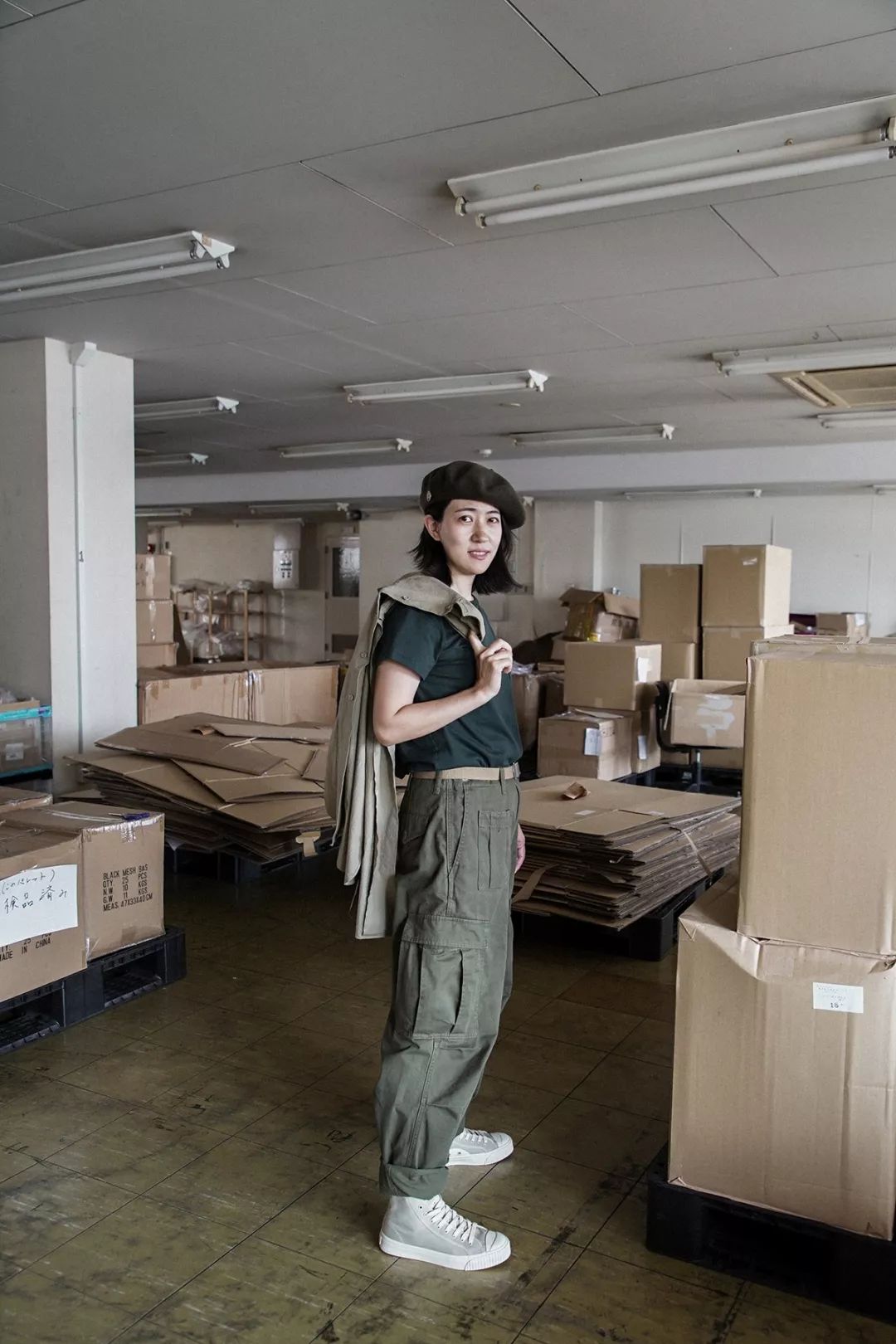 别装了，你的鞋已经出卖了你