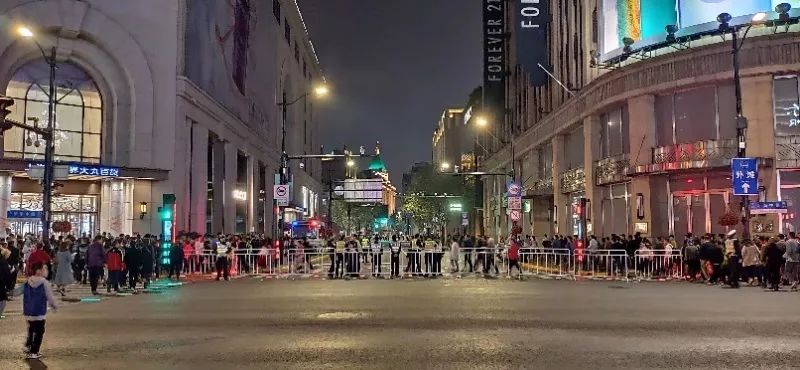 【身边的马天民】“外滩指路人”黄俊带你观赏进博会别样的“警”色