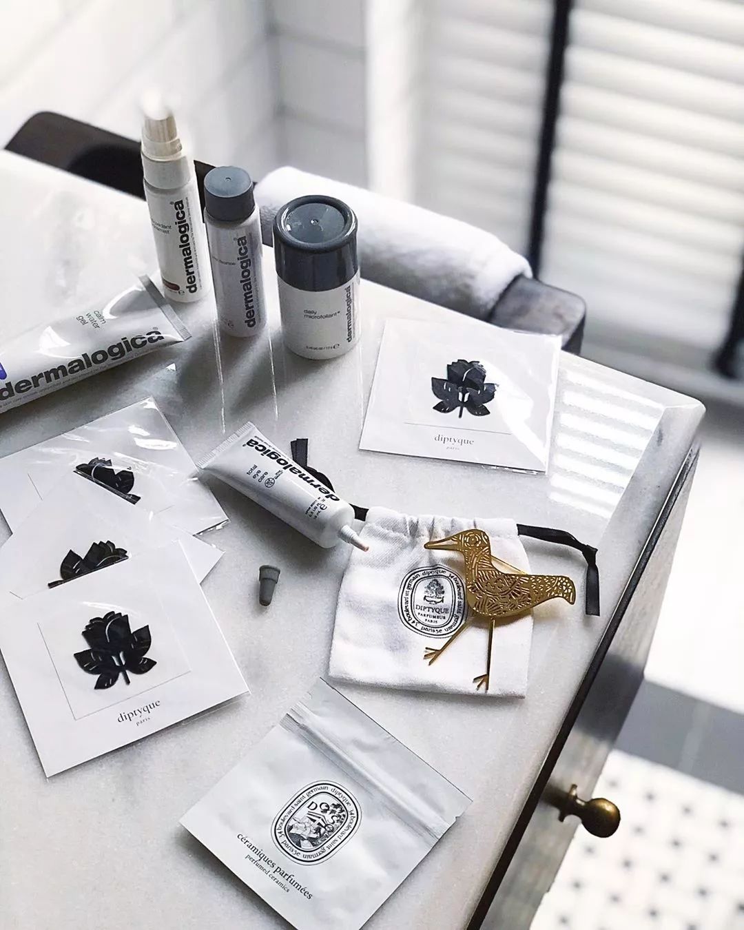 再火的衣服没有这个细节，也很难精致起来