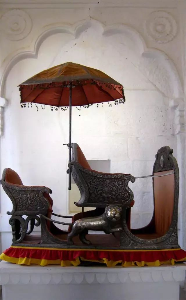 星球 · Lavigne | 蓝色之城三部曲：蓝的忧伤，城堡与亡灵