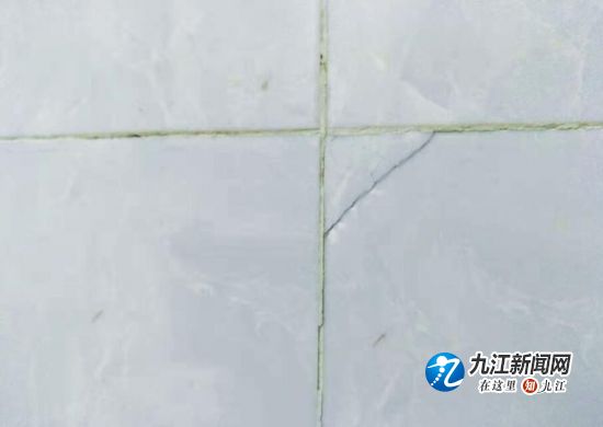 墙砖开裂起鼓怎么修复,墙砖裂纹起鼓是怎么回事