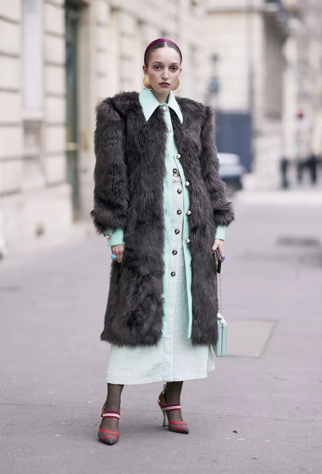 钟楚曦新中式穿搭同款,高级脸的钟楚曦独爱港风式穿搭