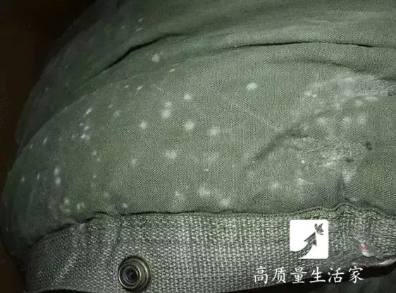冬天的厚衣服怎么收纳放衣柜,收藏冬天厚衣服的叠法