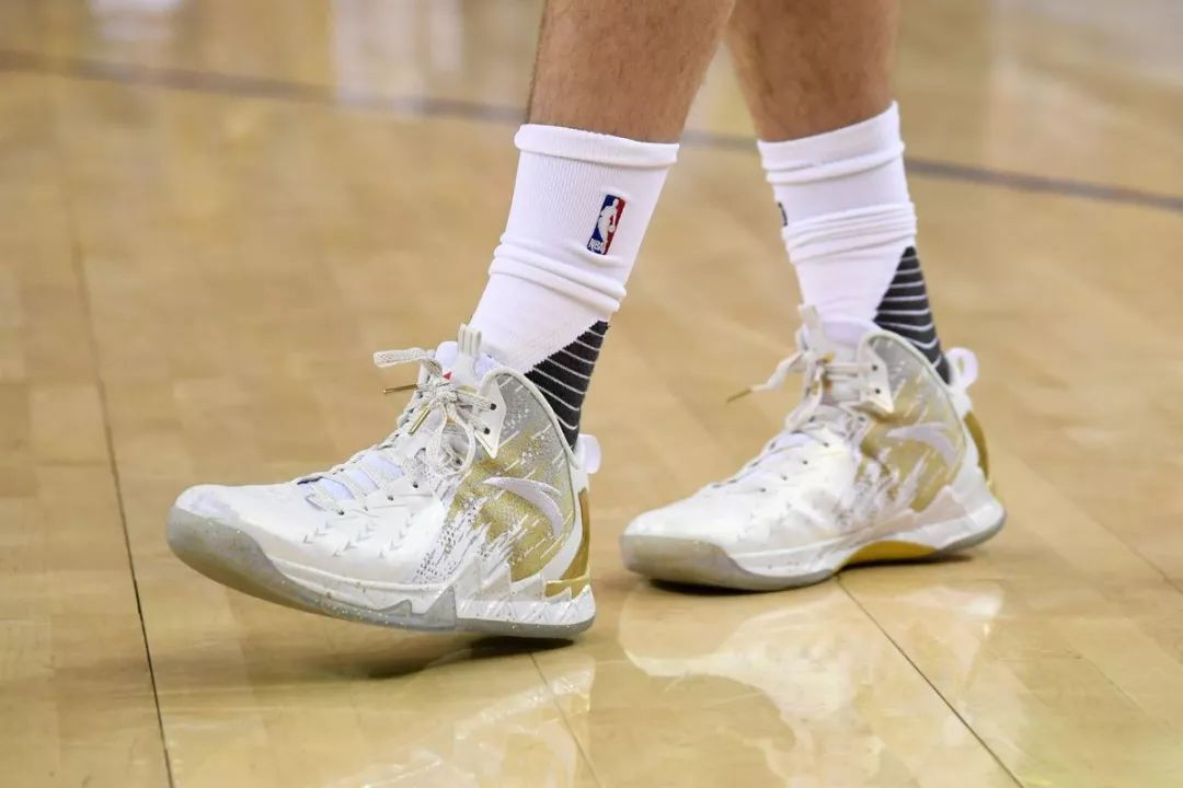 看鞋识人的人,看鞋识别男人