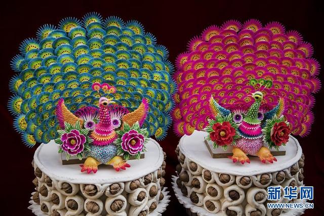 “秦东巧娘”李金贤巧手捏出新生活