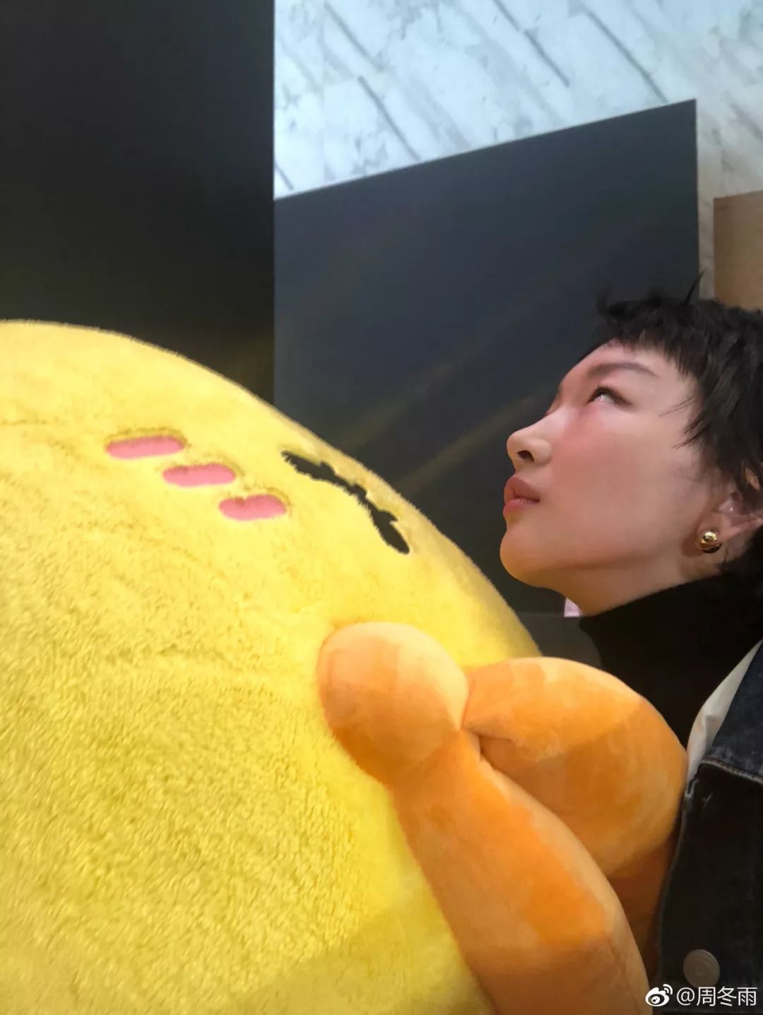 周冬雨觉得自己好看吗,周冬雨说她自己高级脸视频