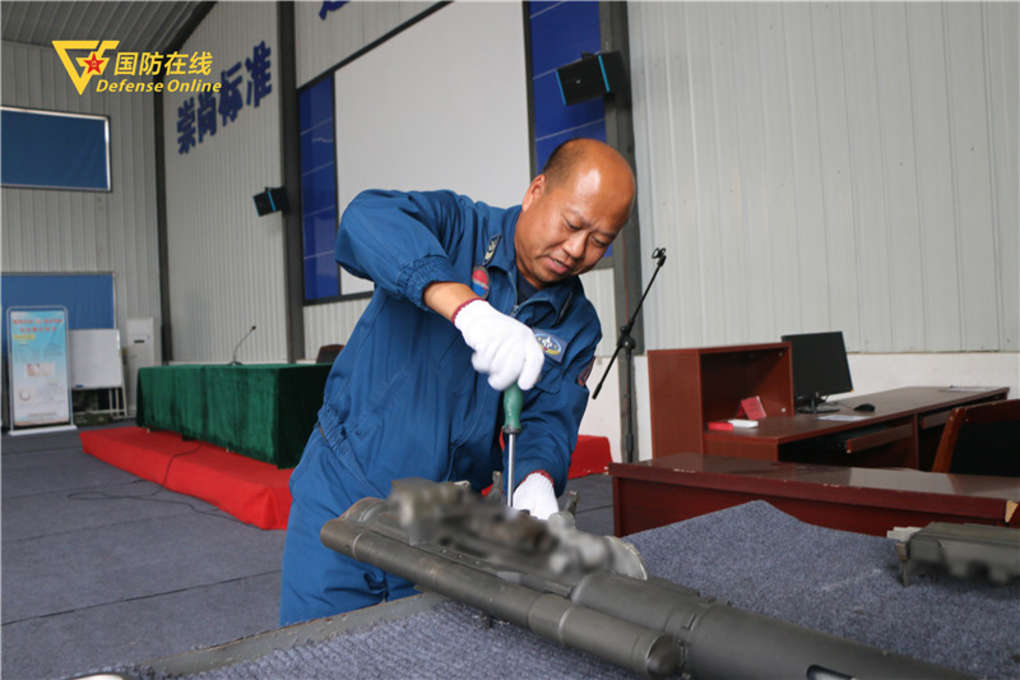 他们是军营“神医”,专治战机各种“疑难杂症”