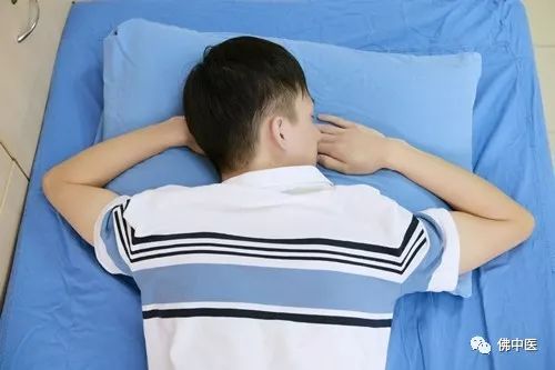 指尖发麻有针刺感看什么科室,左手拇指食指发麻针灸怎么治疗