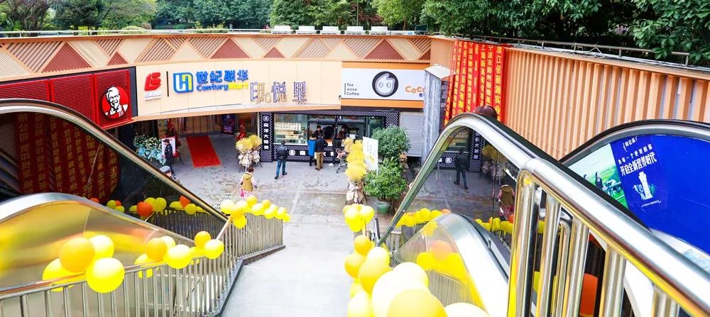 地铁站直通购物中心,地铁直达的购物广场