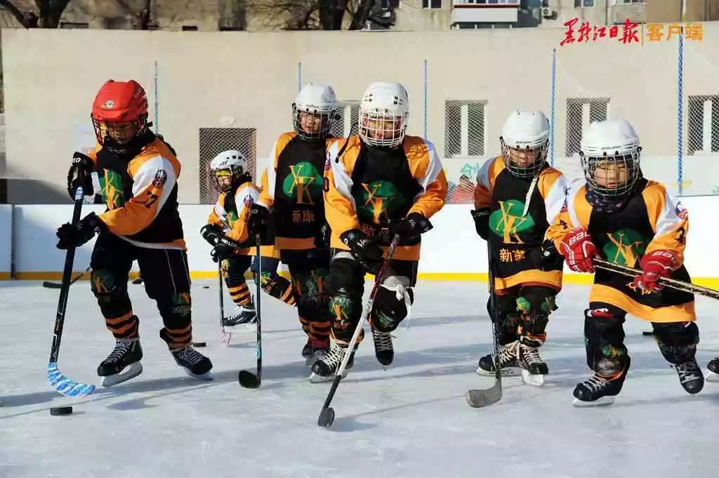 冰雪运动室内课,哈尔滨混合校园冰壶运动