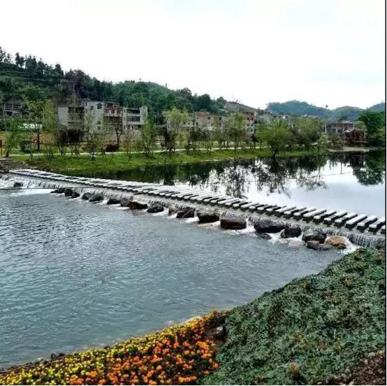 安顺游玩黄果树和龙宫哪个好一点,安顺除了龙宫黄果树还有什么