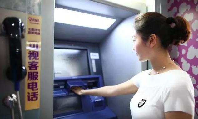 自动取款机上吞钞了怎么快点退回,银行卡和钱被吞多长时间能退回