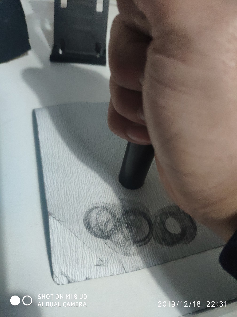 鱼竿被502胶水粘住拉不出来怎么办,鱼竿破裂最好的修复方法