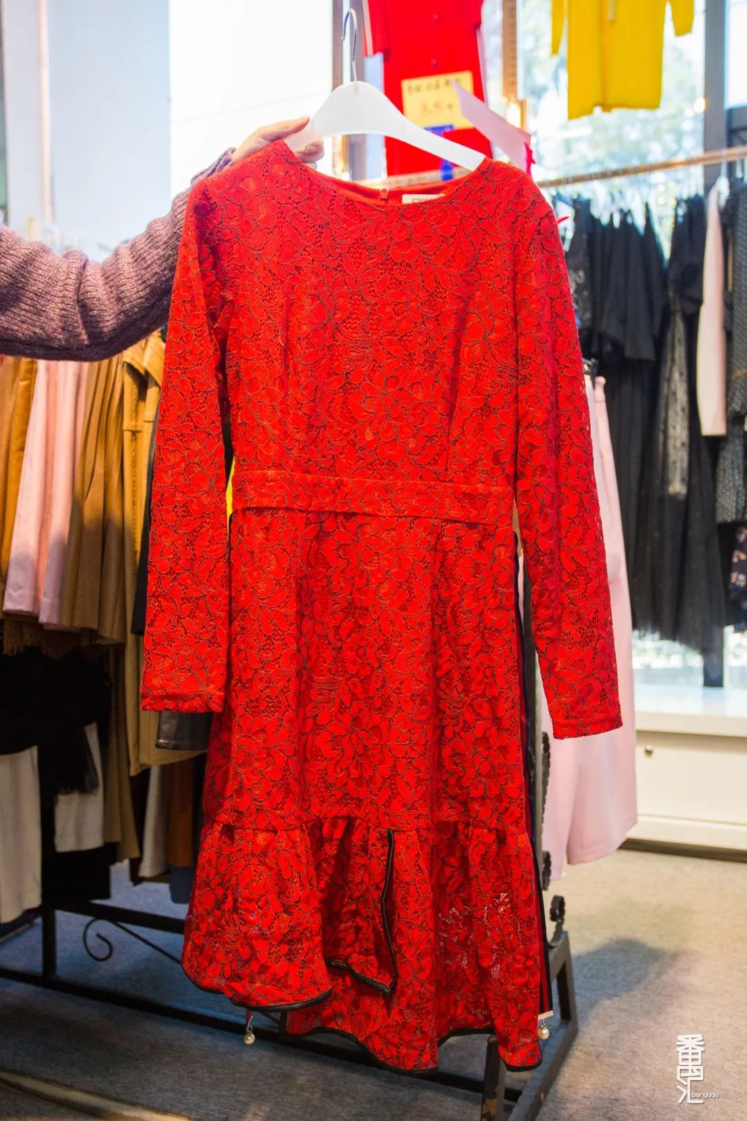 品牌羽绒服工厂99清仓,番禺南村羽绒服厂家清仓