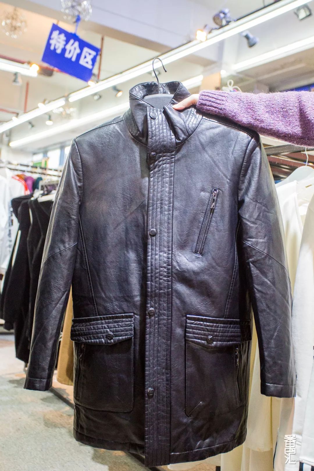 品牌羽绒服工厂99清仓,番禺南村羽绒服厂家清仓