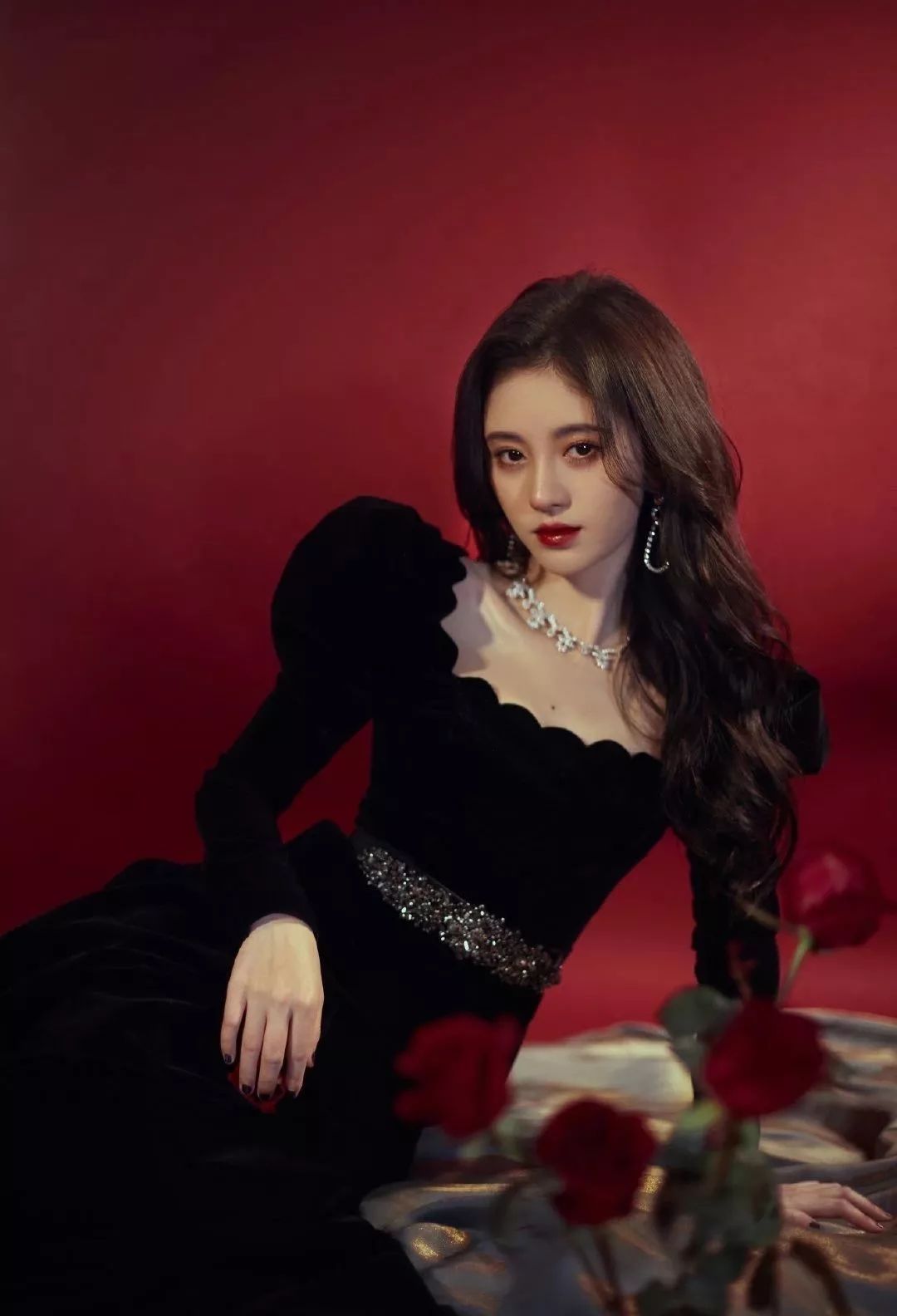 羡慕霉霉的30岁，涂上红唇就能美成全场最佳