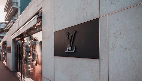 茑屋书店将登陆上海;上海新世界城携400家新品店重新开业;周杰伦“J-tea魔杰的茶”全球首店上海开业|猫头鹰商业周报