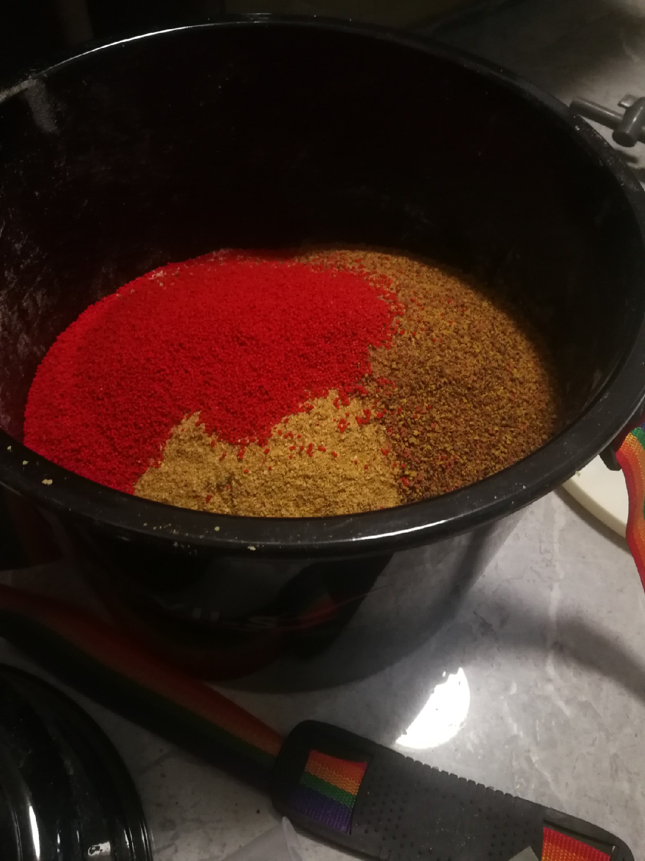 钓鲫鱼的窝料饵料最佳配方,分享一款野钓鲫鱼的窝料配方