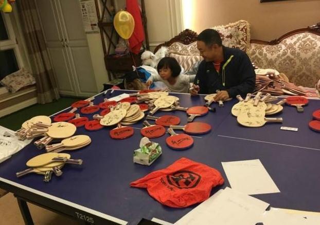 刘国梁家里摆乒乓球台,刘国梁最爱的球桌