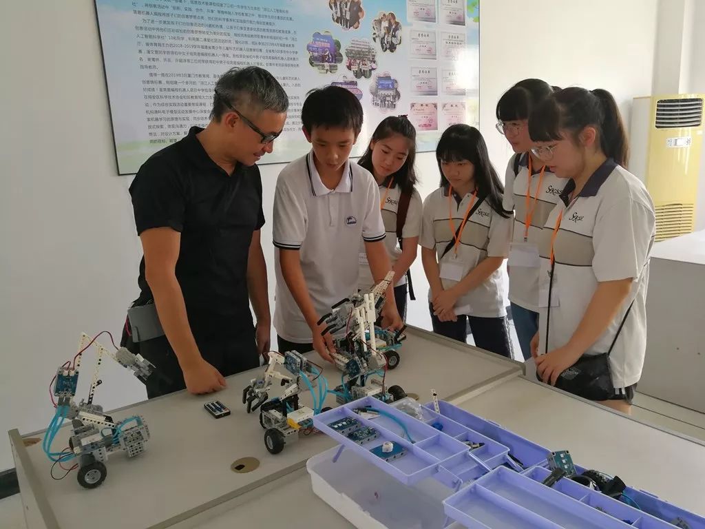 翔安这个学校太厉害！学生人工智能、航天航模、棒垒球样样行