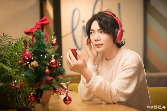 恭喜！周传雄关门弟子卡点晒照官宣结婚，女方颜值超高不输女星