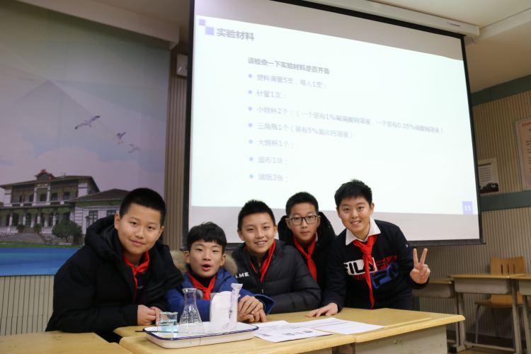 用神奇的魔法造梦七彩童年，青岛市实验小学举办庆元旦庆活动