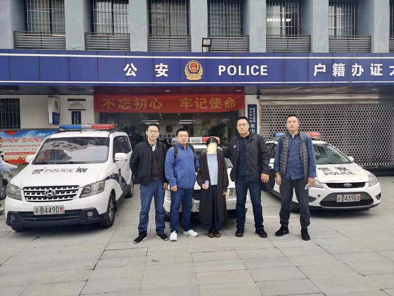 女子以打折卡为诱饵诈骗,少女两月收入8万涉嫌诈骗被抓获