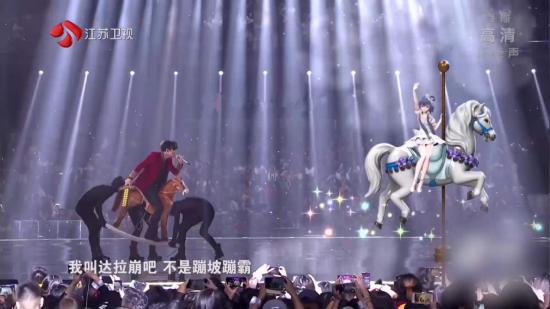 二次元“爱豆”走上前台，虚拟主播商业化依然依赖“口红效应”