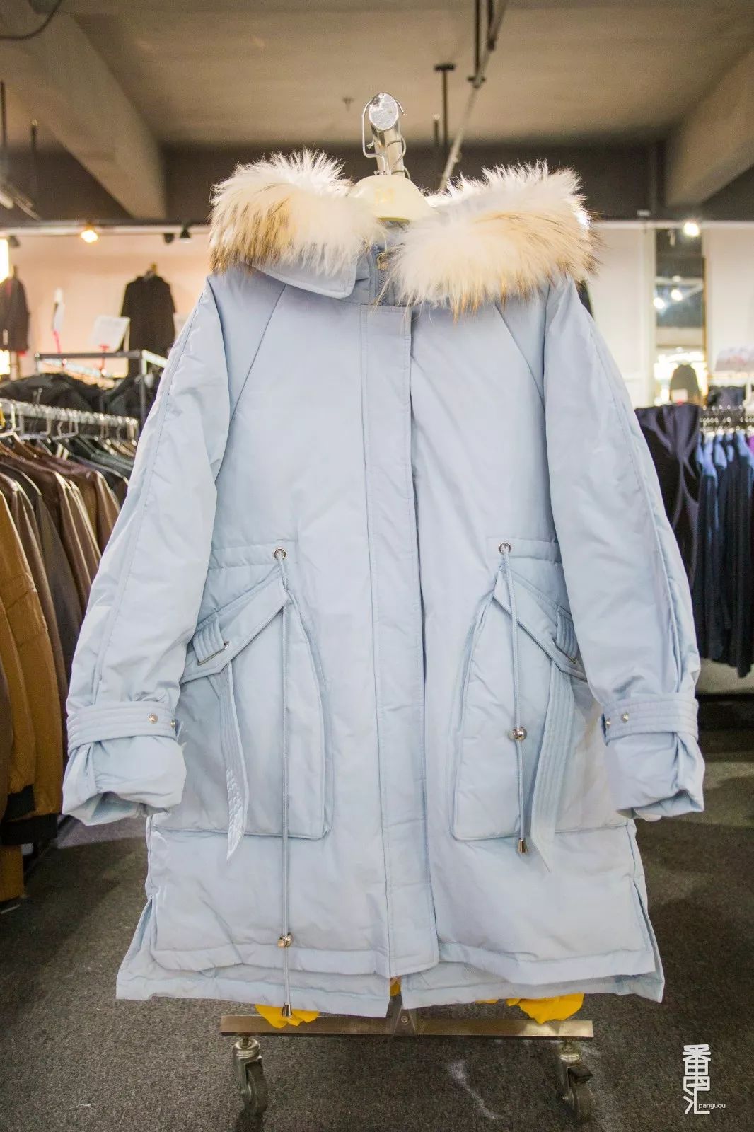 南村工厂特卖店,广州番禺南村特卖场服装