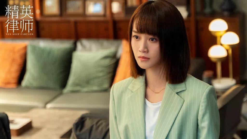 连续8年蝉联全球最美100人,35岁性感*物尤**凭美胸翻红,网友:我就是馋她身子