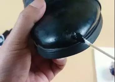 皮鞋把皮蹭掉了怎么处理,皮鞋蹭破皮咋处理