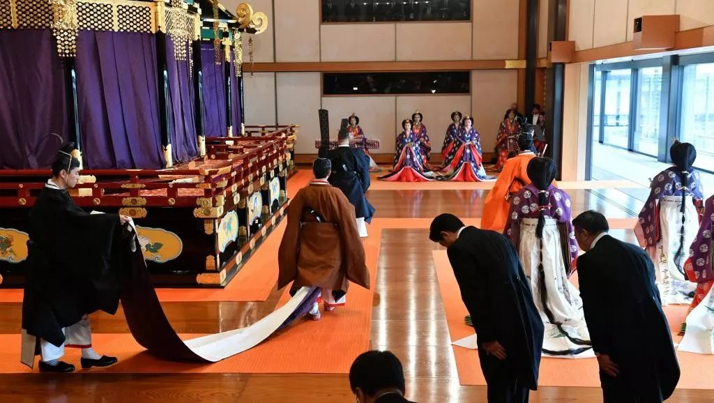 8年不许用手机、不许谈恋爱，被他骂过的60个光头都成了日本大师