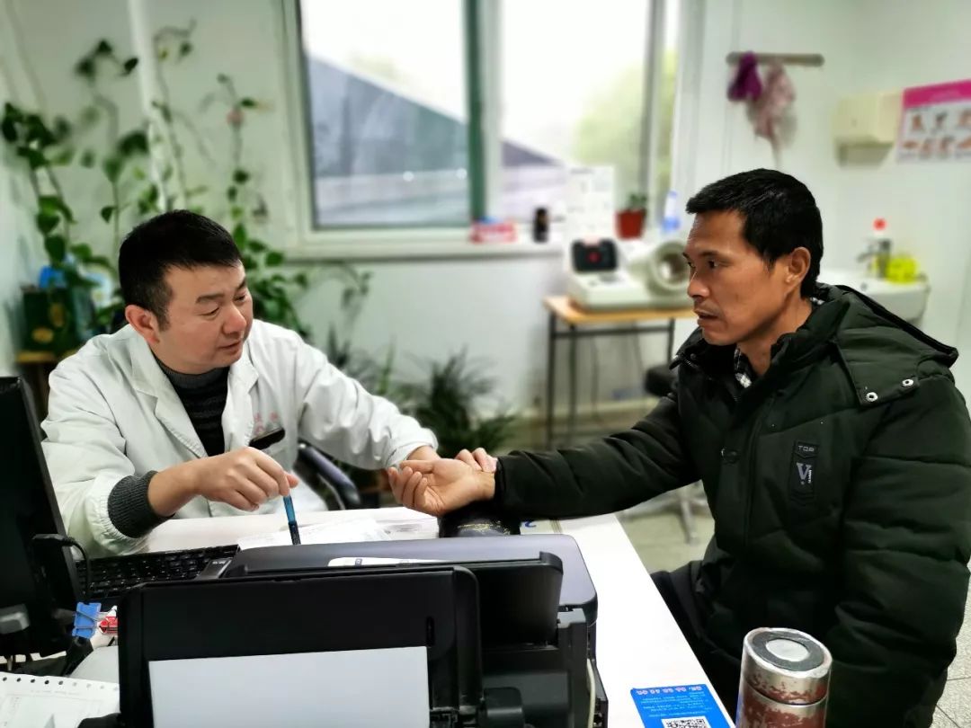 卫生院医生一年接诊人数,每年接诊三万人老中医