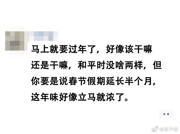 羽绒服背后带扣子,羽绒服背后的带子是挂衣服的吗