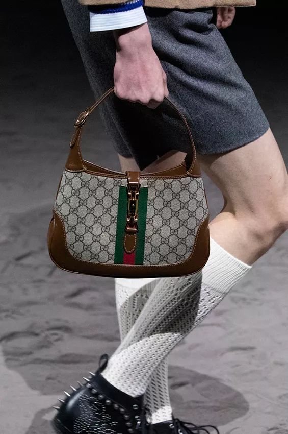 福利来惹！肖战的米老鼠竟没拼过*钟金**仁Gucci大秀浪漫表白？