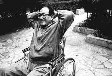 《我与地坛》：上帝以痛吻我，我要报之以歌