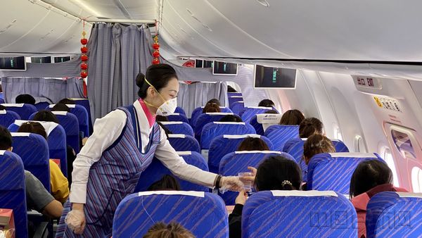 援鄂医疗队出征航班,南航辽宁援鄂医疗队出征