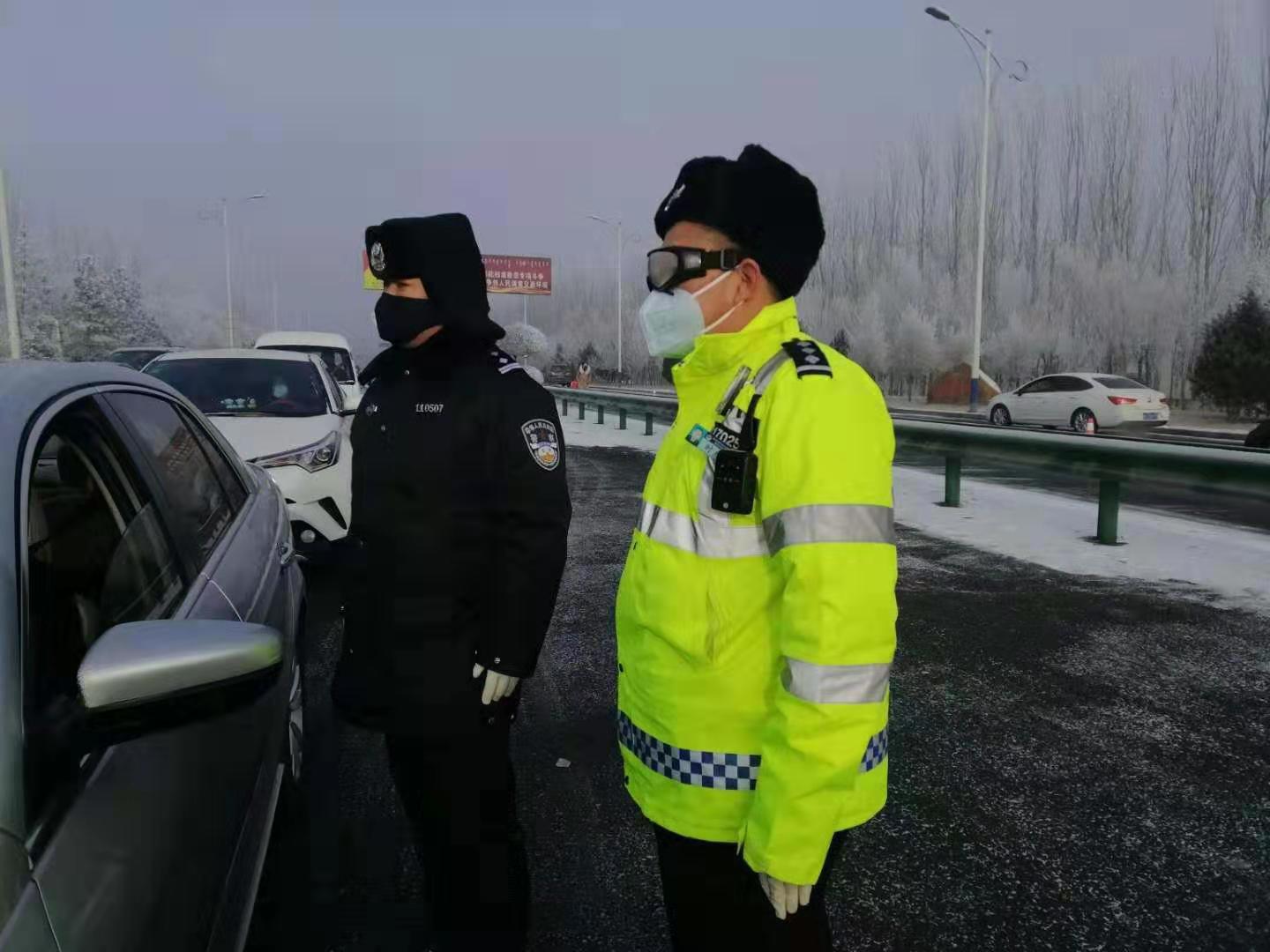 送给交警叔叔手工贺卡的做法,给交警贺卡手工制作小学生