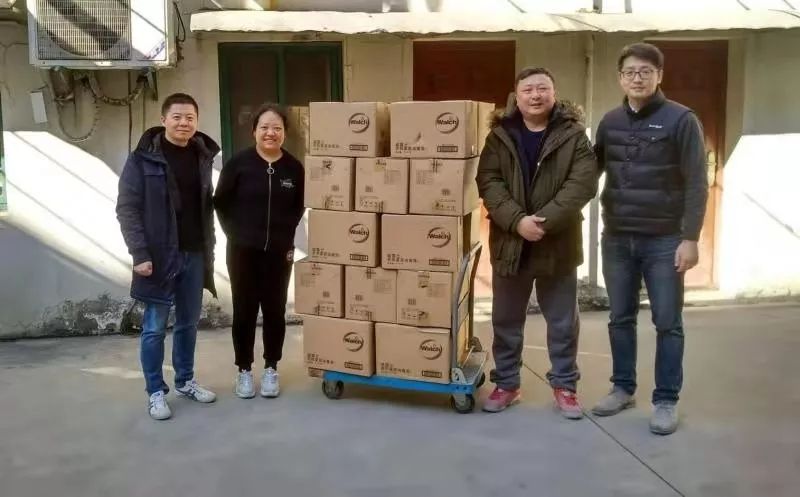 战疫的暖心事例视频,上海战疫感人瞬间