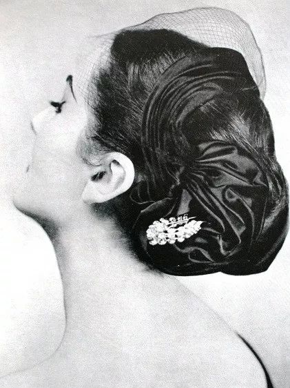 这位香奈儿的死对头，与迪奥先生齐名，打造出最原汁原味的法式优雅