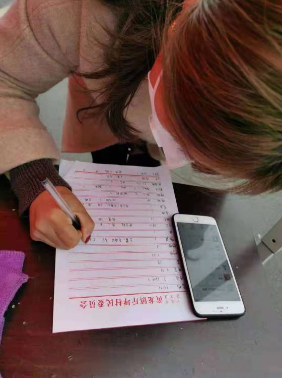 元宵节送温暖防疫一线的文章,疫情当前农村元宵节送灯