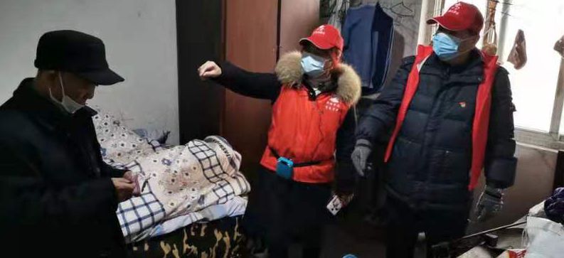 元宵节送温暖防疫一线的文章,疫情当前农村元宵节送灯