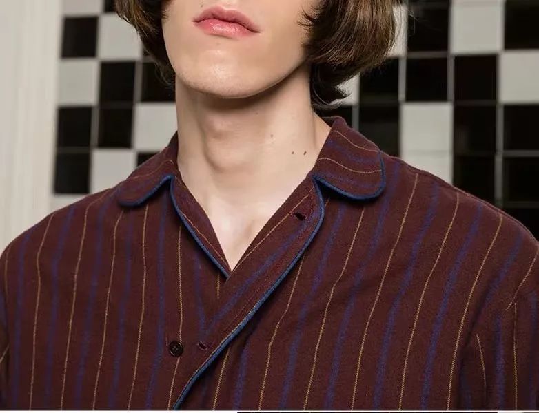 低头看看自己,低头看看