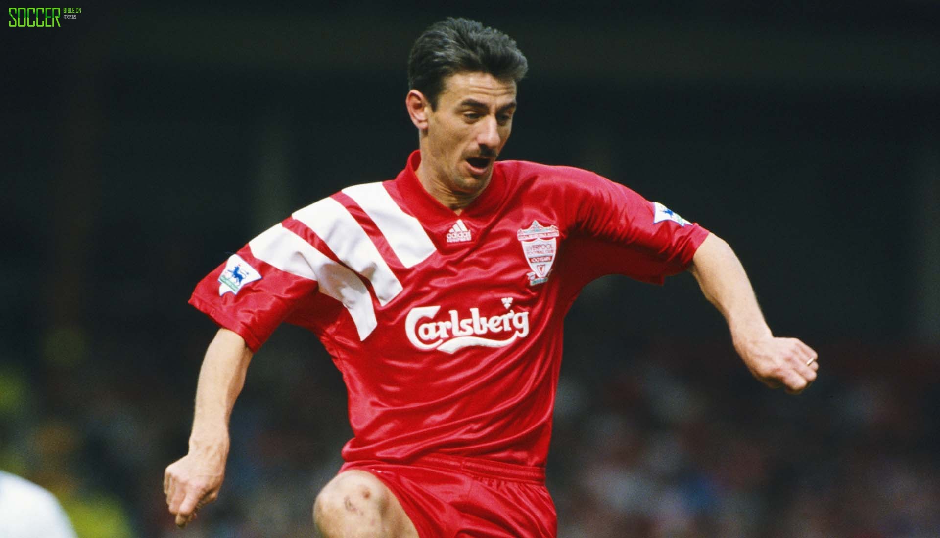 阿迪达斯最新标志的球衣,阿迪达斯EQT经典款