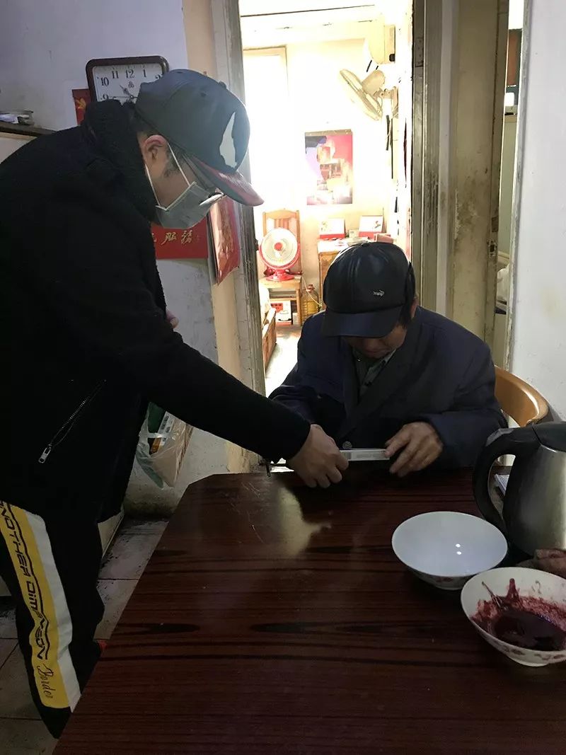 代购蔬菜、送药上门……吴淞这群居委干部开启新“副业”