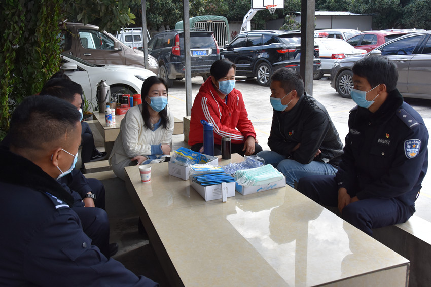 新丽江人+12位本地青年！爱心人士让石鼓镇洋溢着温暖