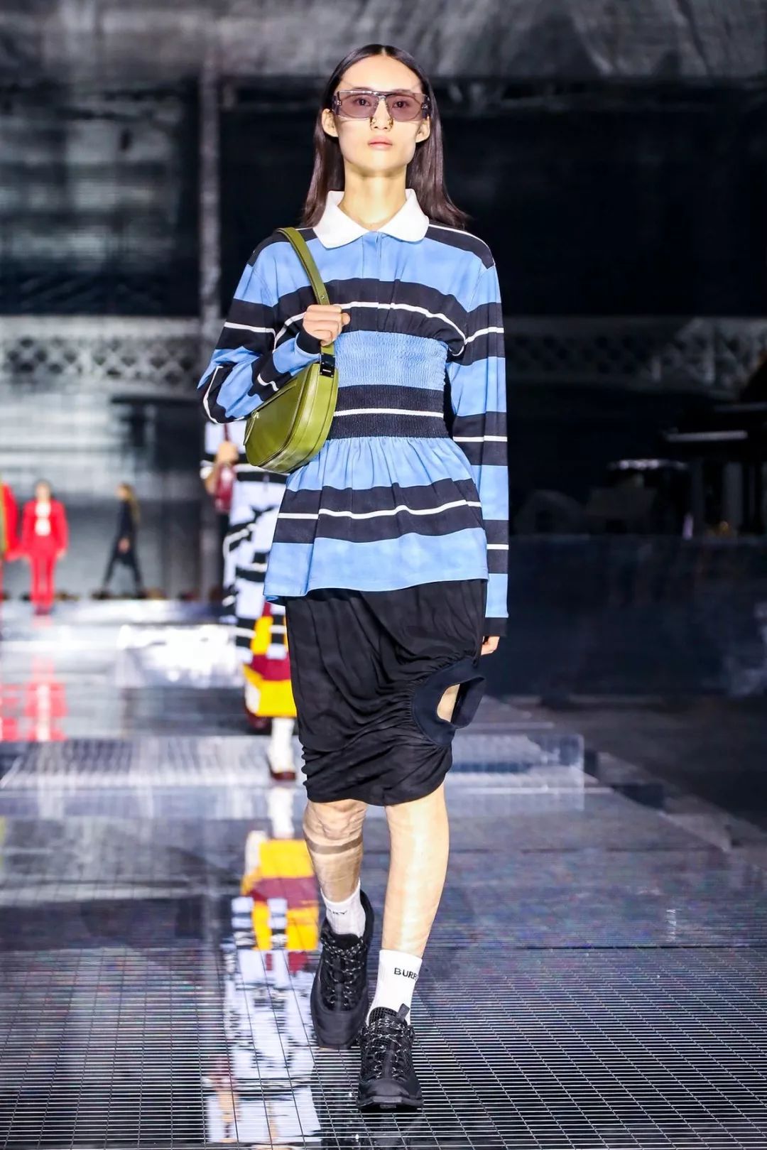 提炼Burberry的风格启示：由穿着者展开窥内览外的理性与感性