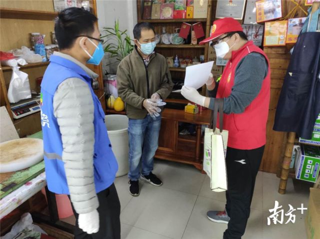 “爷爷警察”、“奶奶护士”齐上阵!*党**员先锋队筑牢一线堡垒