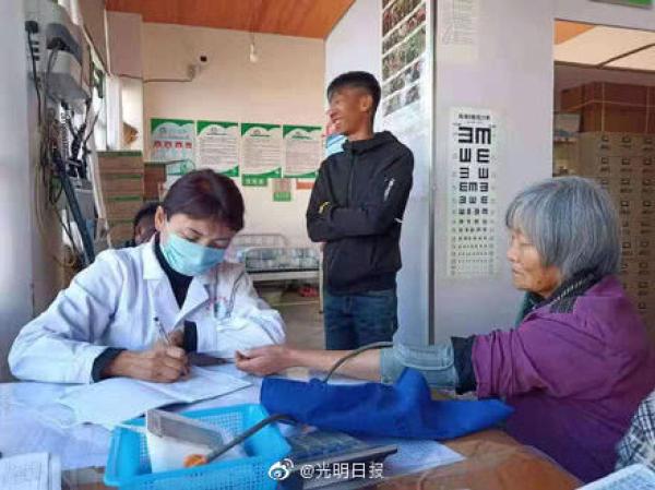 沉痛哀悼光荣牺牲的医护人员,痛悼抗疫牺牲医务者