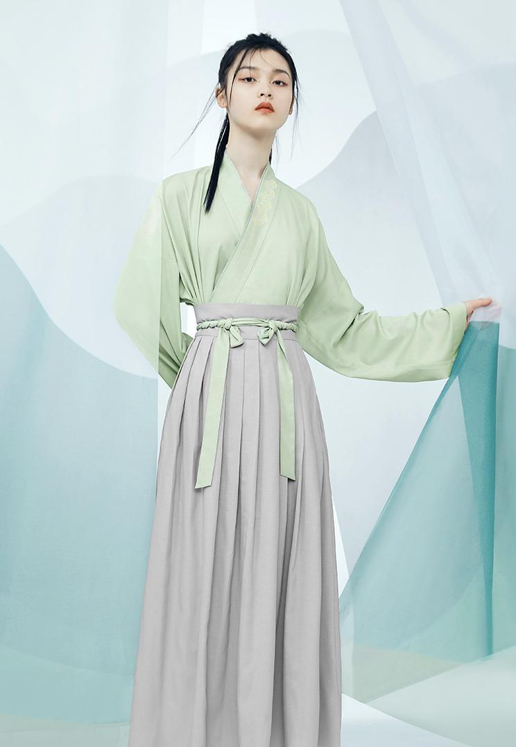 春天的钱包蠢蠢欲动了!爱马仕口红、太平鸟古装、匡威樱花鞋……